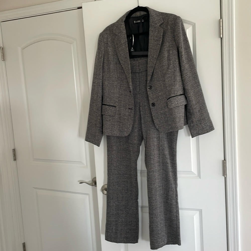 EUC New York & Co Suit-please note top and buttom sizes